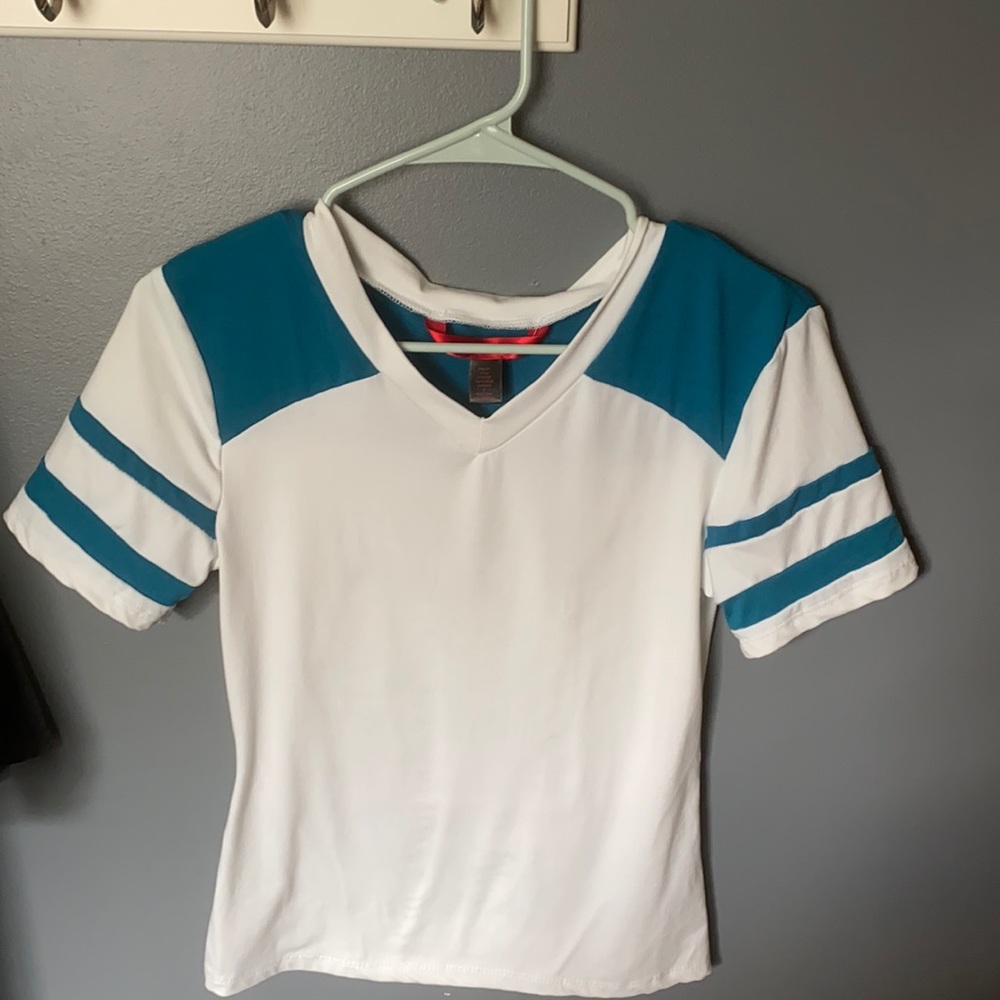 Buttery soft varsity t size small